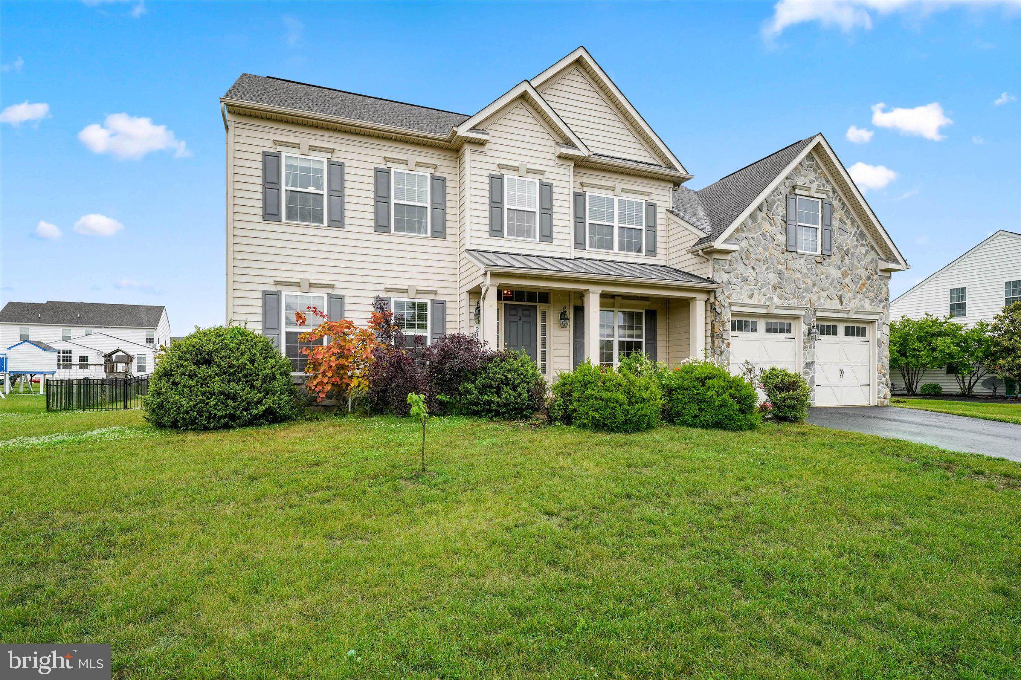 211 E CRAIL COURT