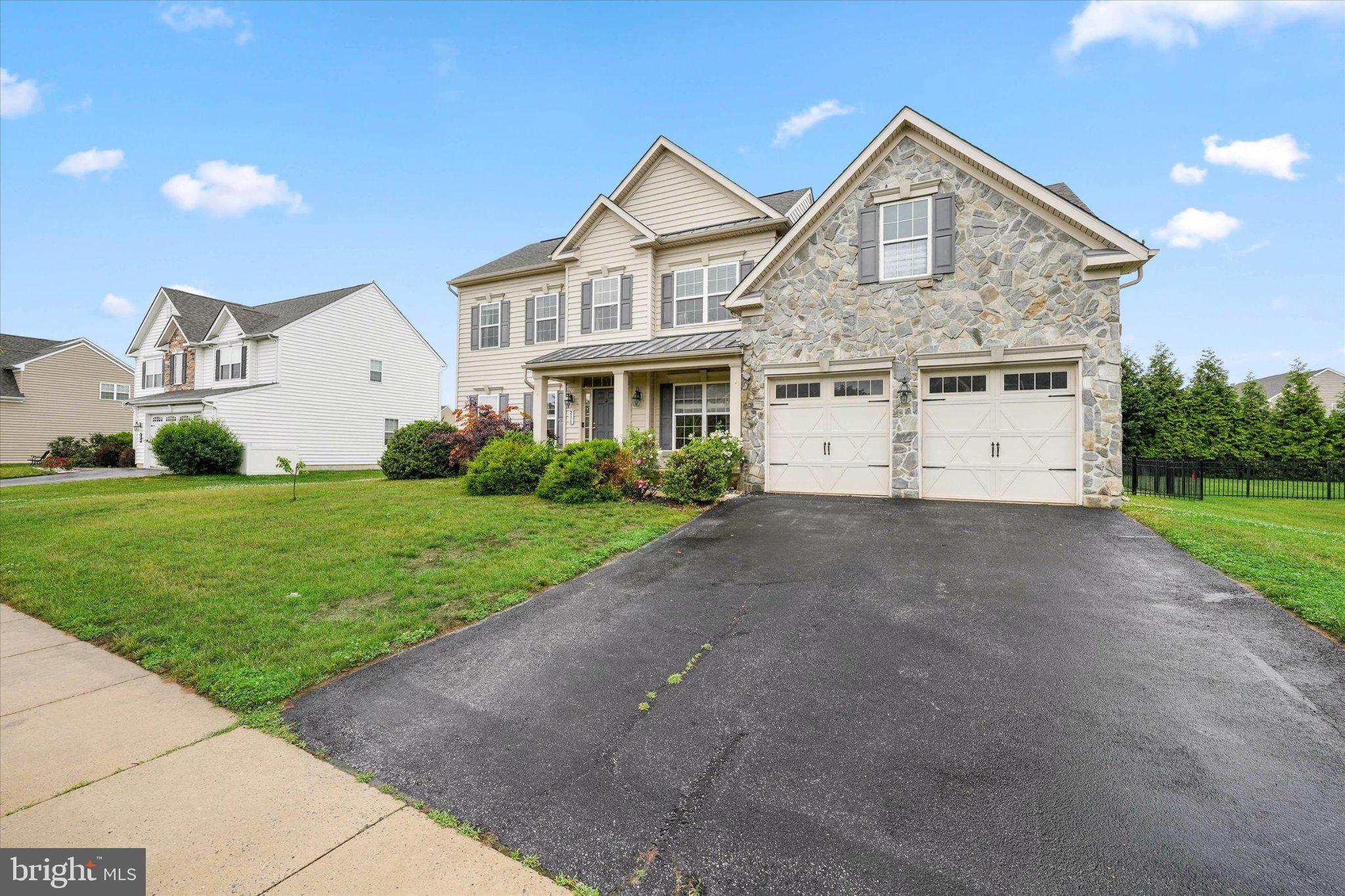211 E CRAIL COURT