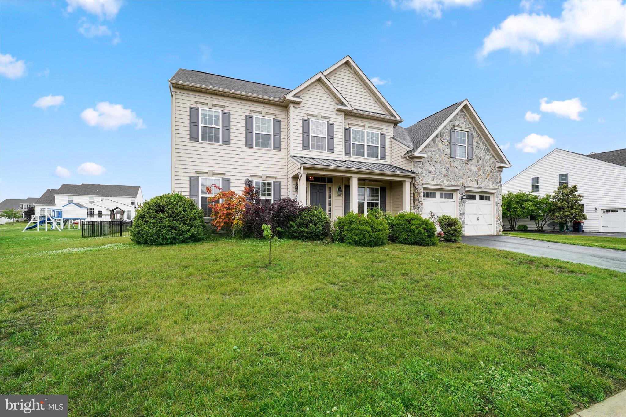 211 E CRAIL COURT