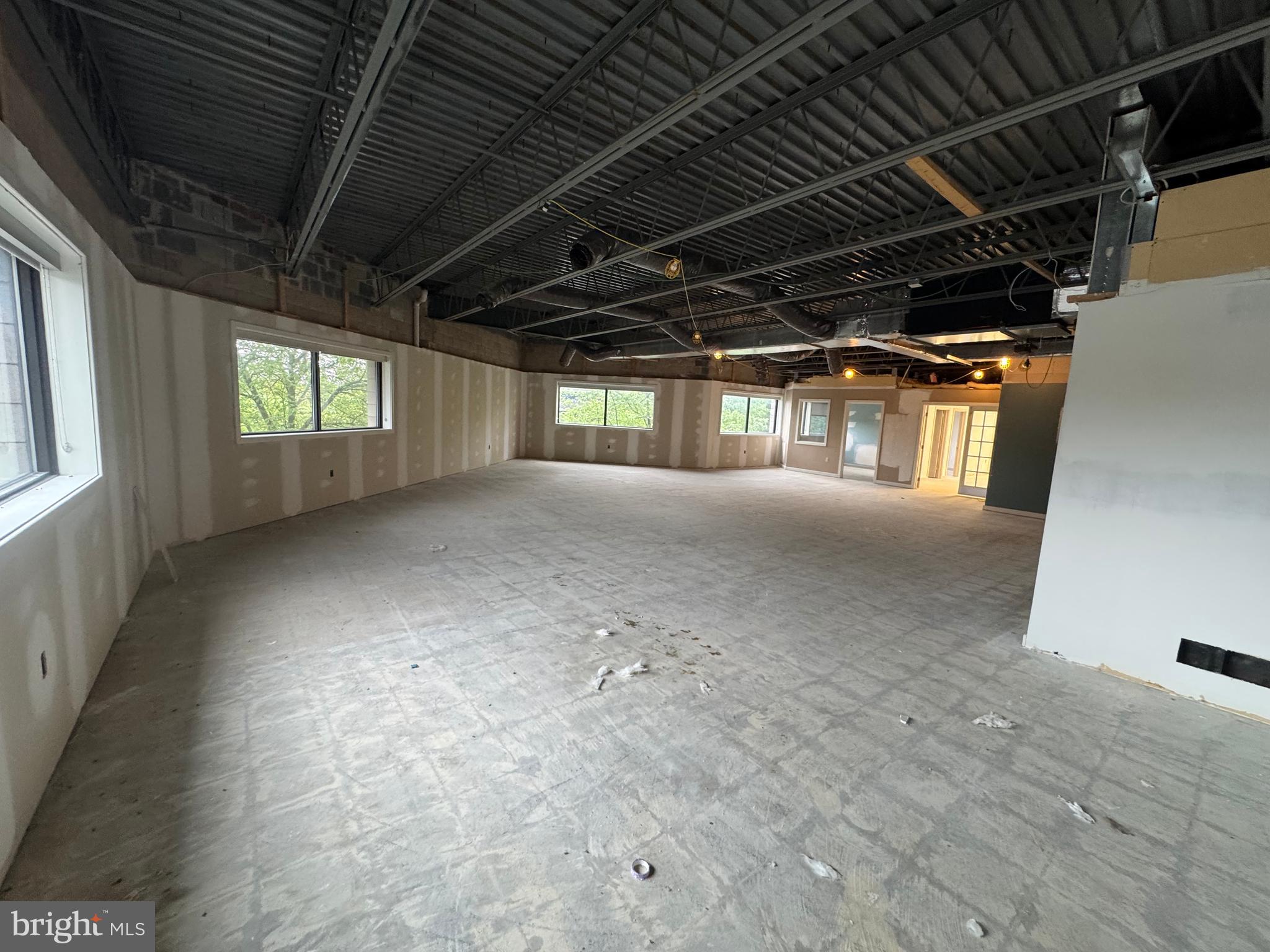 GREENFIELD - Commercial Lease