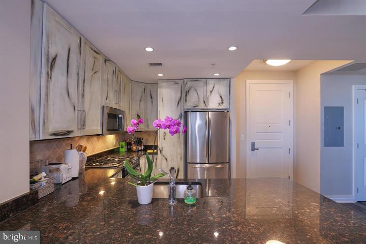 8220 CRESTWOOD HEIGHTS DRIVE 1519