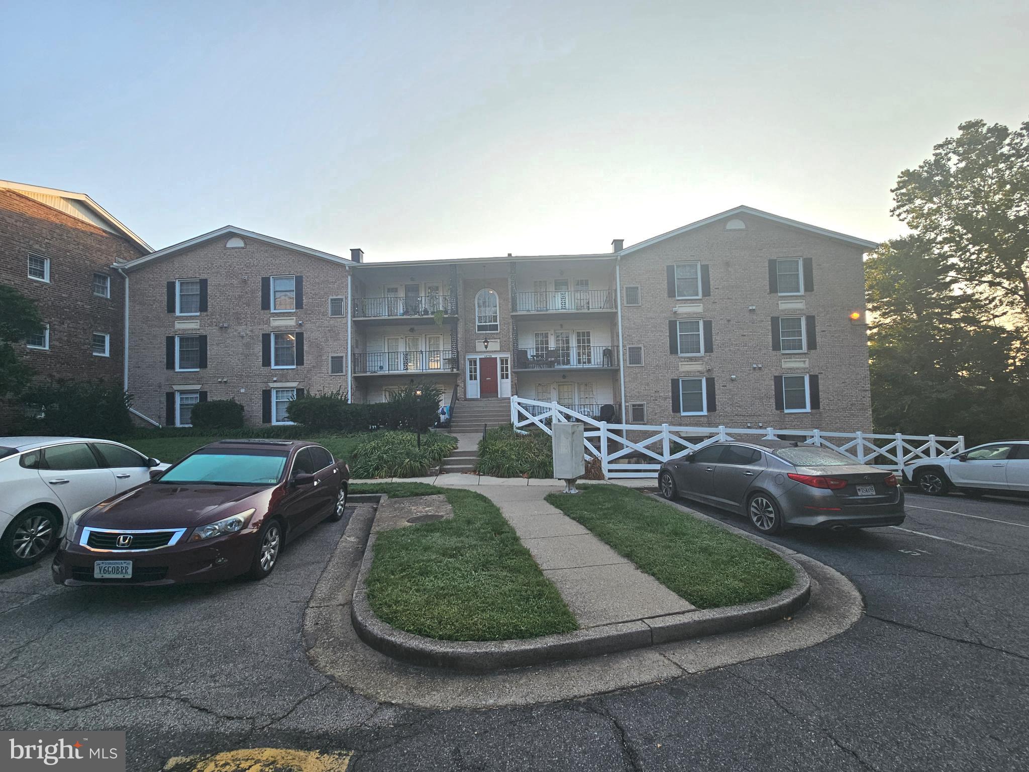 Welcome to the Moorings of Occoquan! These condos are located right off the Occoquan River. This unit boasts 4 bedrooms and 2 full bathrooms. Updated and open kitchen. Corner unit with plenty of windows. Conveniently located near I-95.