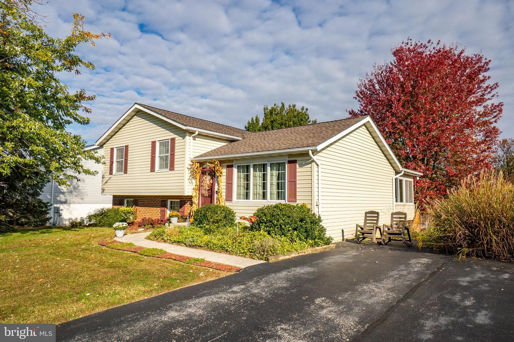Photo of 9 Little Knoll Drive, HANOVER, PA 17331 (MLS # PAYK2092652)