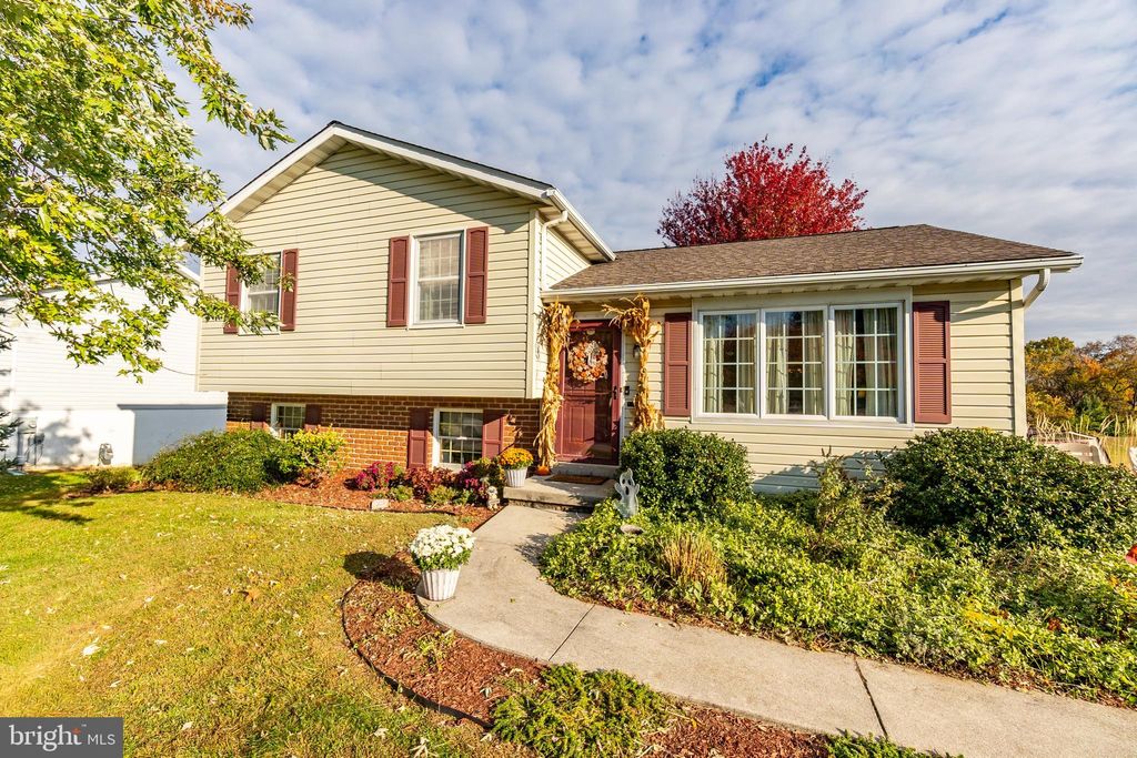 Photo of 9 Little Knoll Drive, HANOVER, PA 17331 (MLS # PAYK2092652)