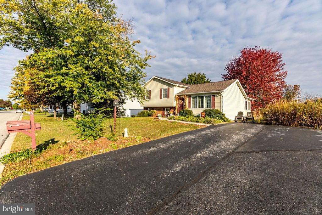 Photo of 9 Little Knoll Drive, HANOVER, PA 17331 (MLS # PAYK2092652)