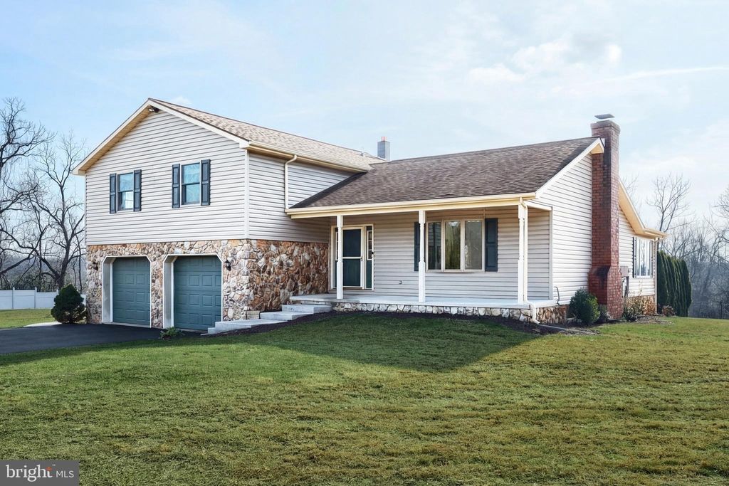 Photo of 90 Vida Lane, DOVER, PA 17315 (MLS # PAYK2096048)