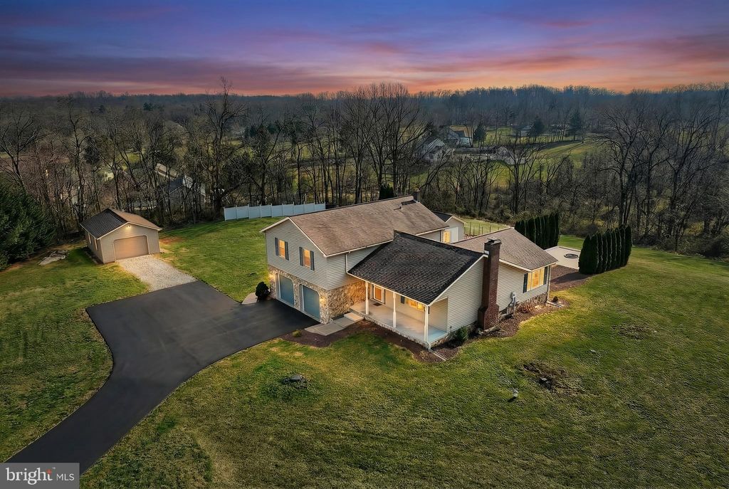 Photo of 90 Vida Lane, DOVER, PA 17315 (MLS # PAYK2096048)