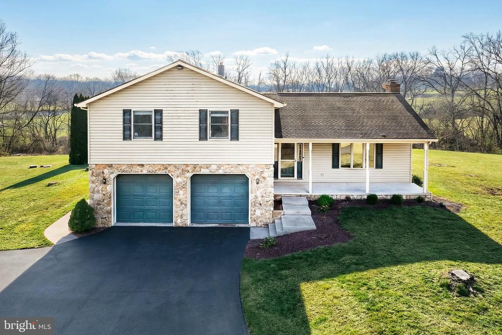 Photo of 90 Vida Lane, DOVER, PA 17315 (MLS # PAYK2096048)
