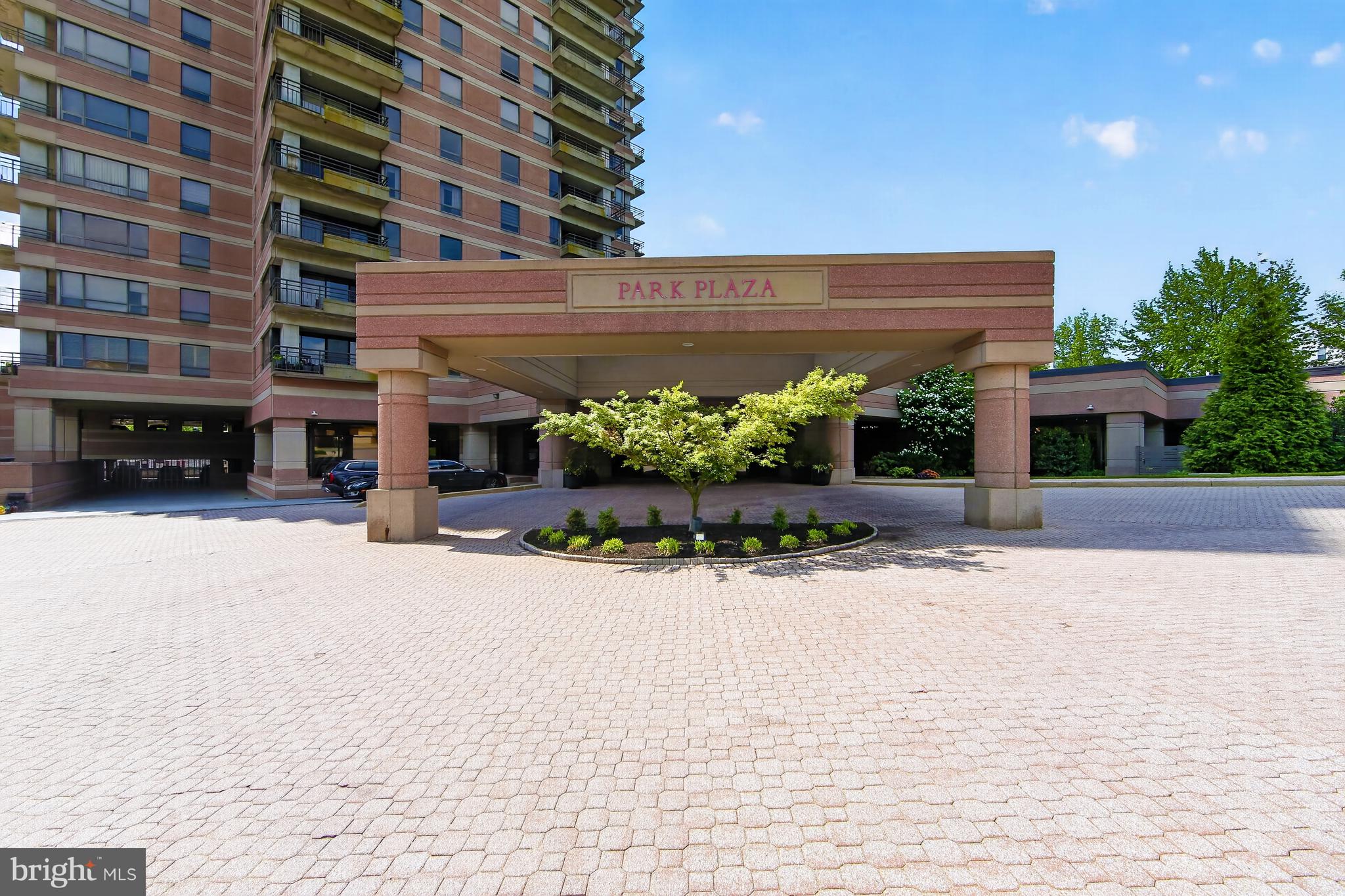 1100 LOVERING AVENUE 1108