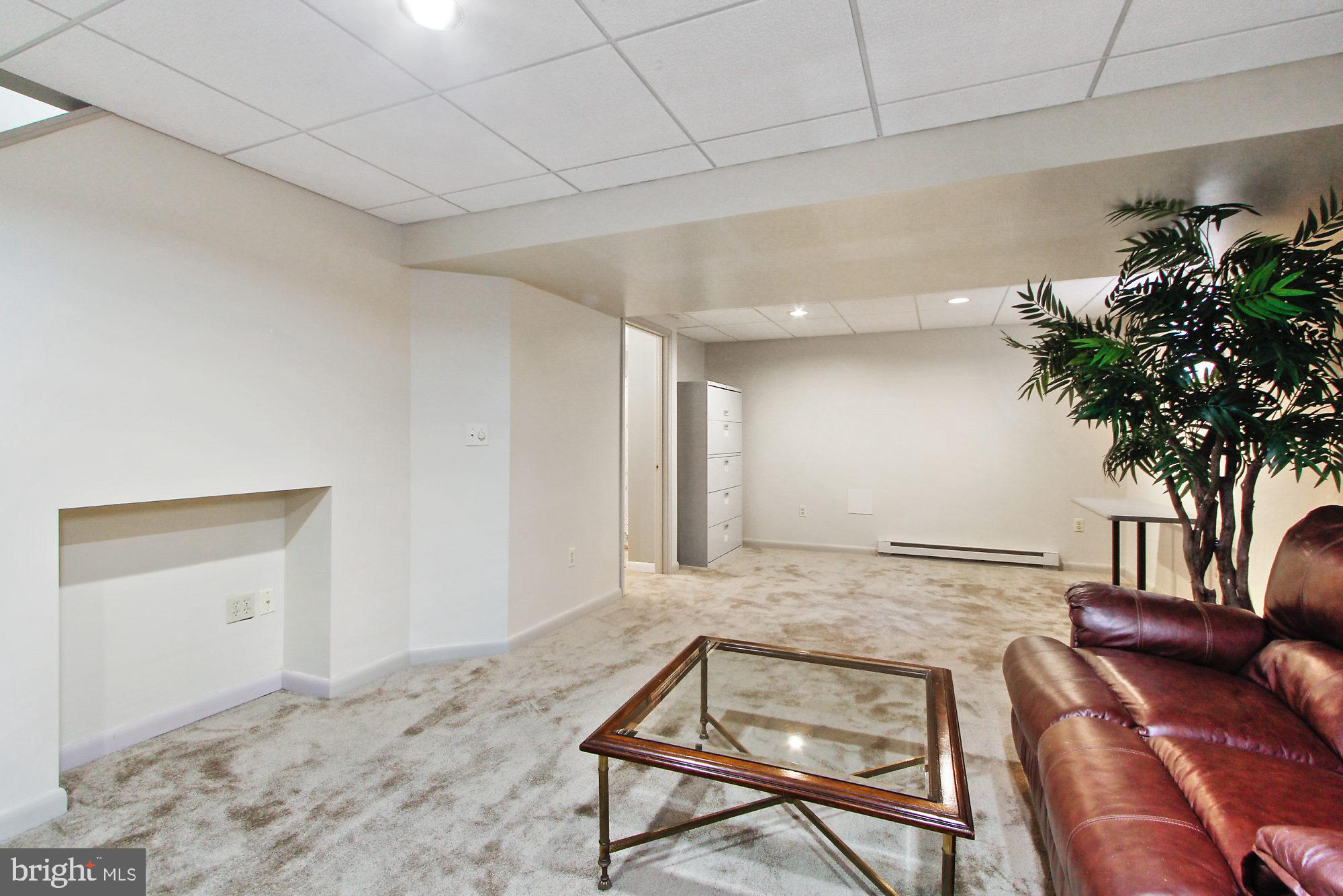 HALL ESTATES III - Residential