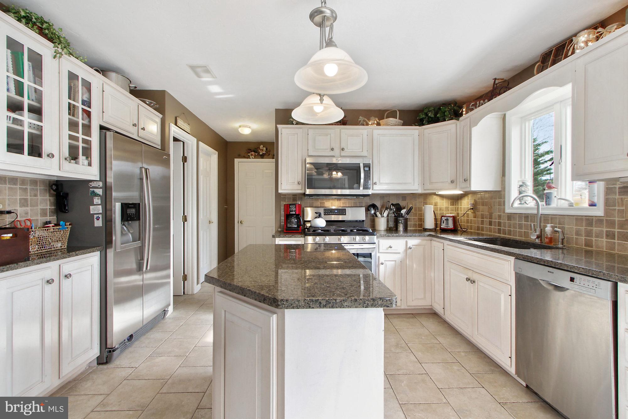 HALL ESTATES III - Residential