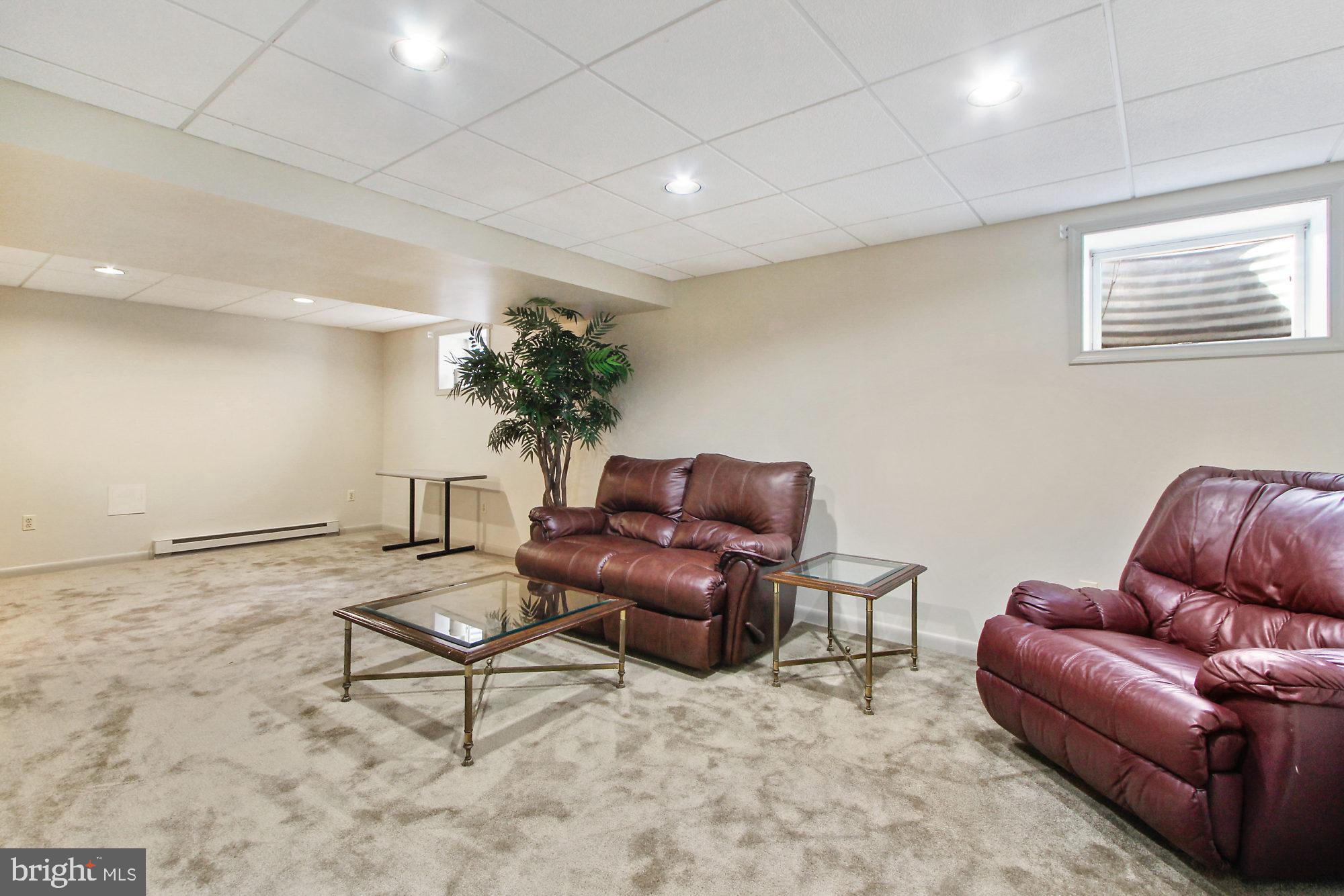 HALL ESTATES III - Residential