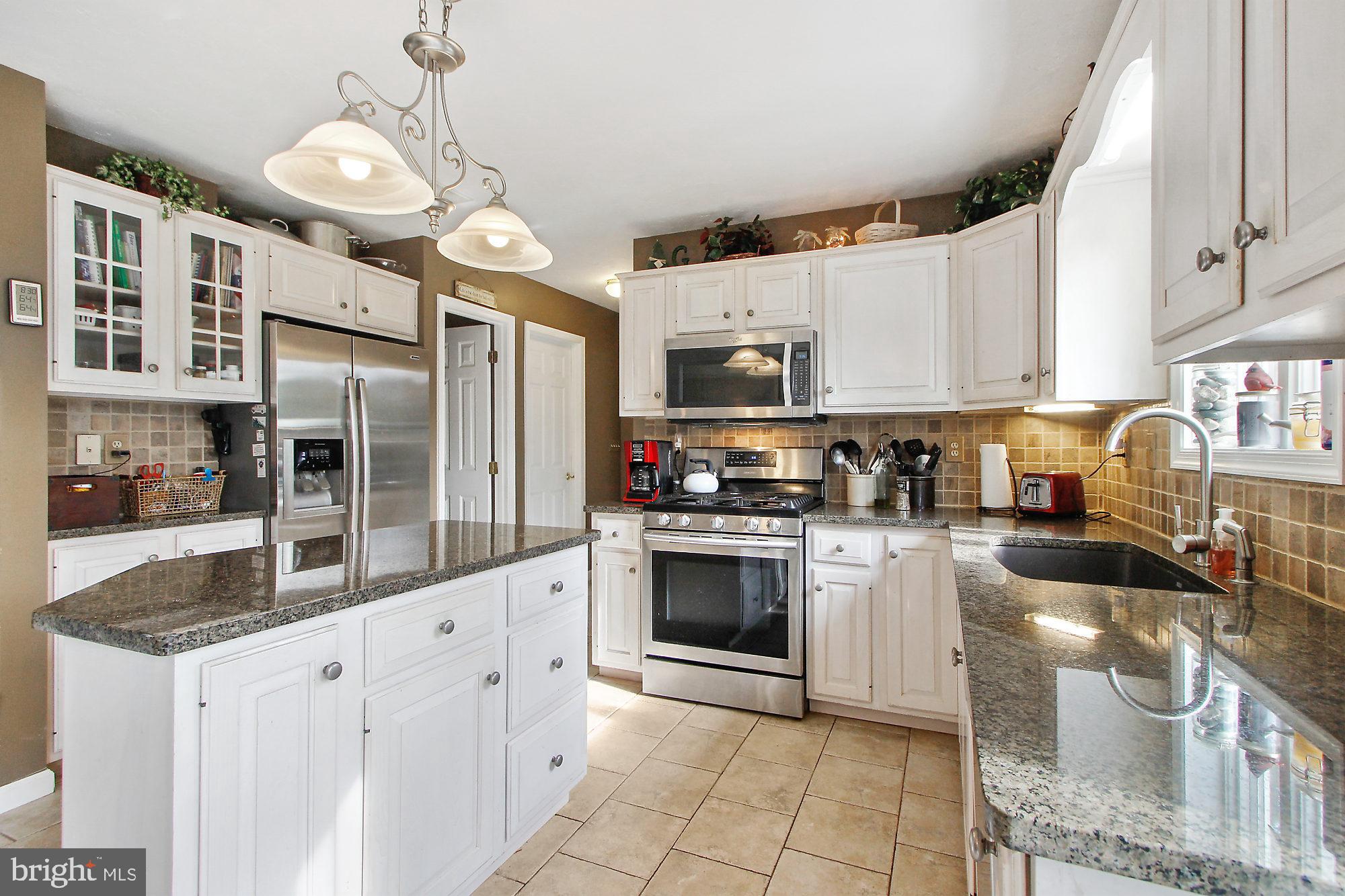 HALL ESTATES III - Residential