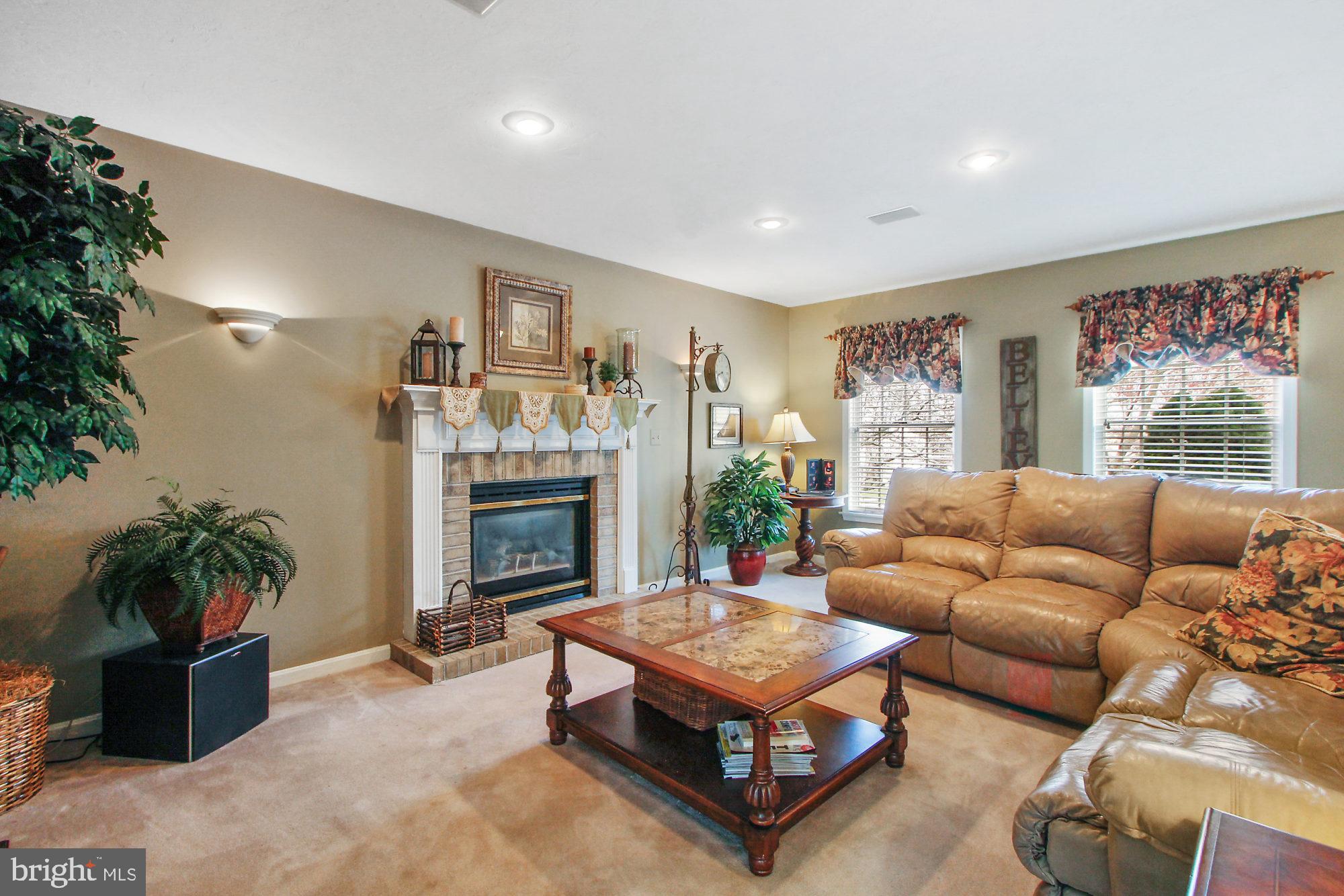 HALL ESTATES III - Residential