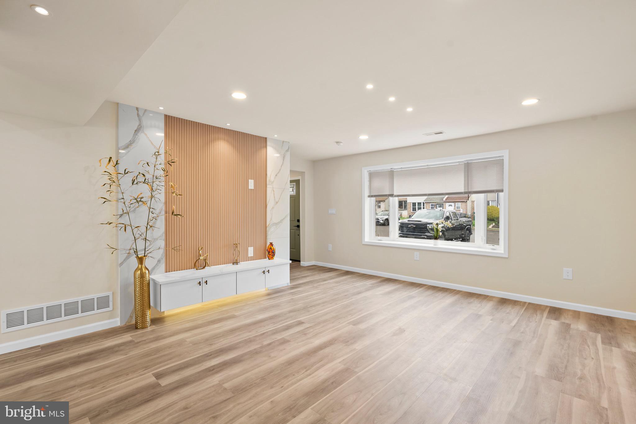 HIDDEN VALLEY - Residential