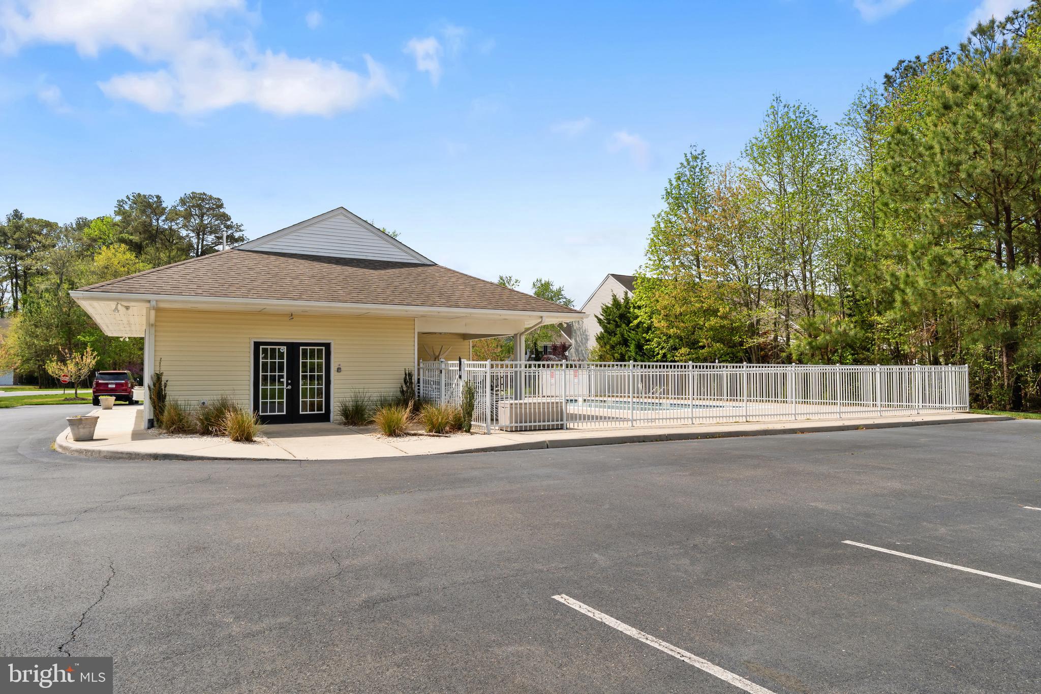 WINDHURST MANOR - Residential