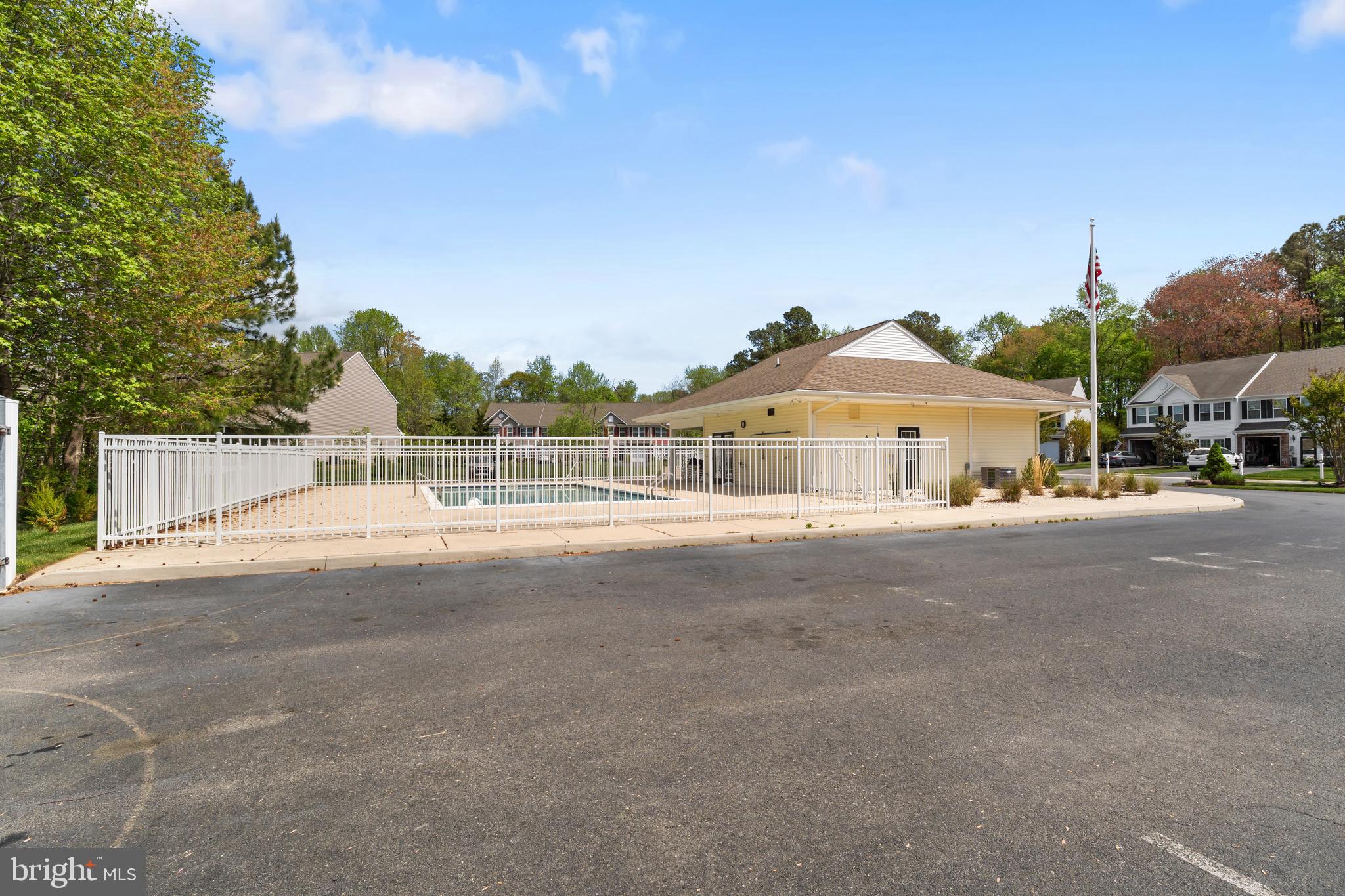 WINDHURST MANOR - Residential