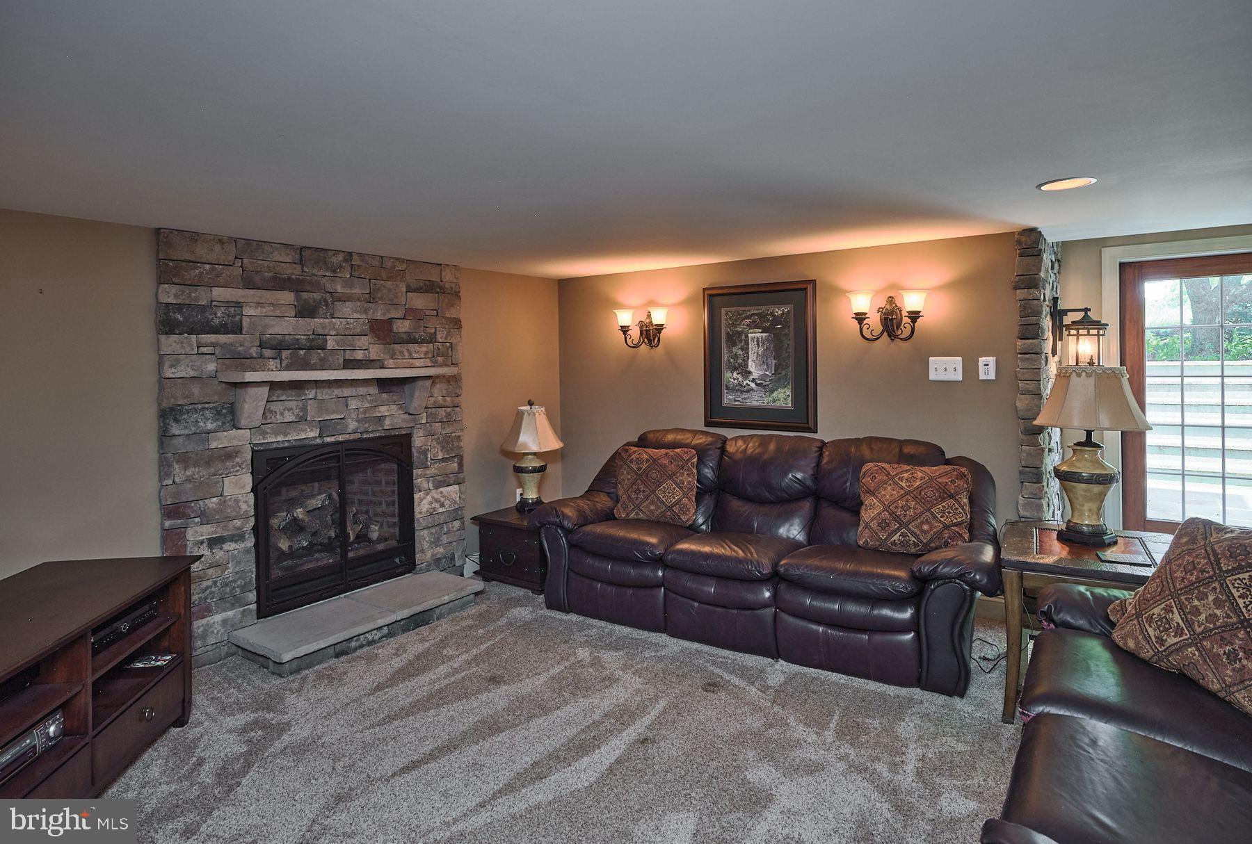 COUNTRY RIDGE - Residential