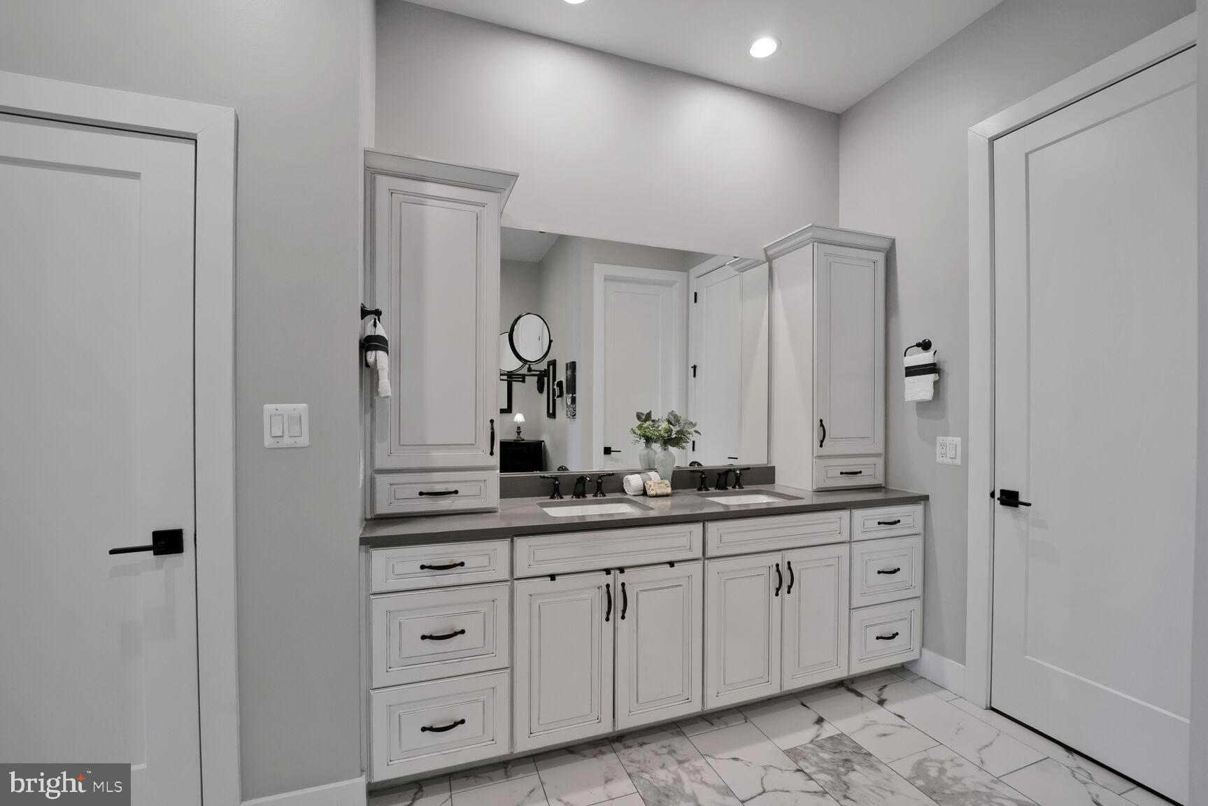 THE RIDINGS AT NORTH BRANCH - Residential