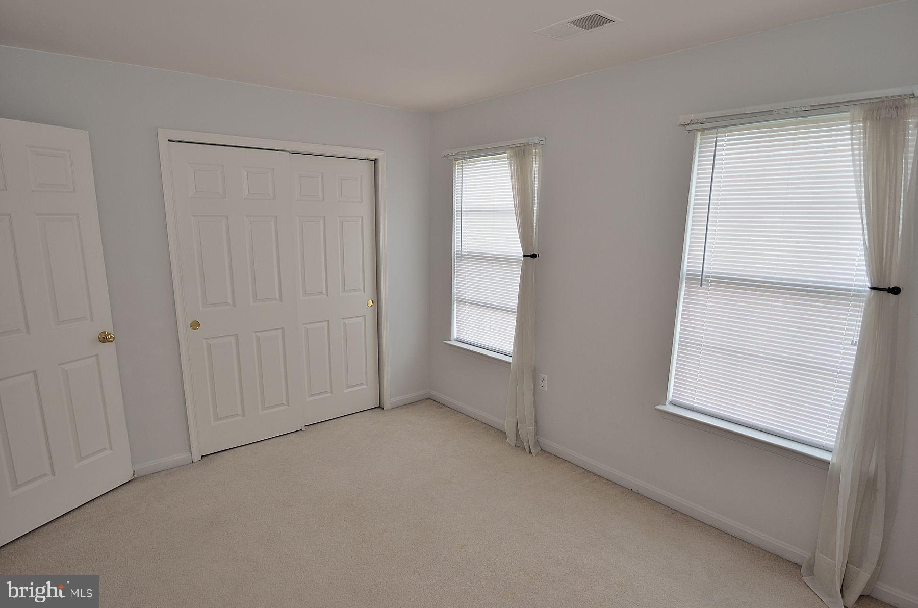 FAIR LAKES LAND BAY - Residential Lease