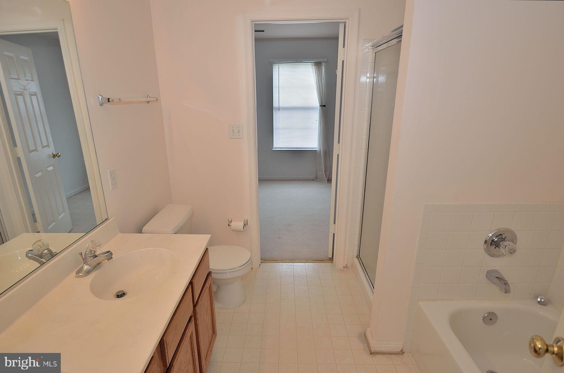 FAIR LAKES LAND BAY - Residential Lease