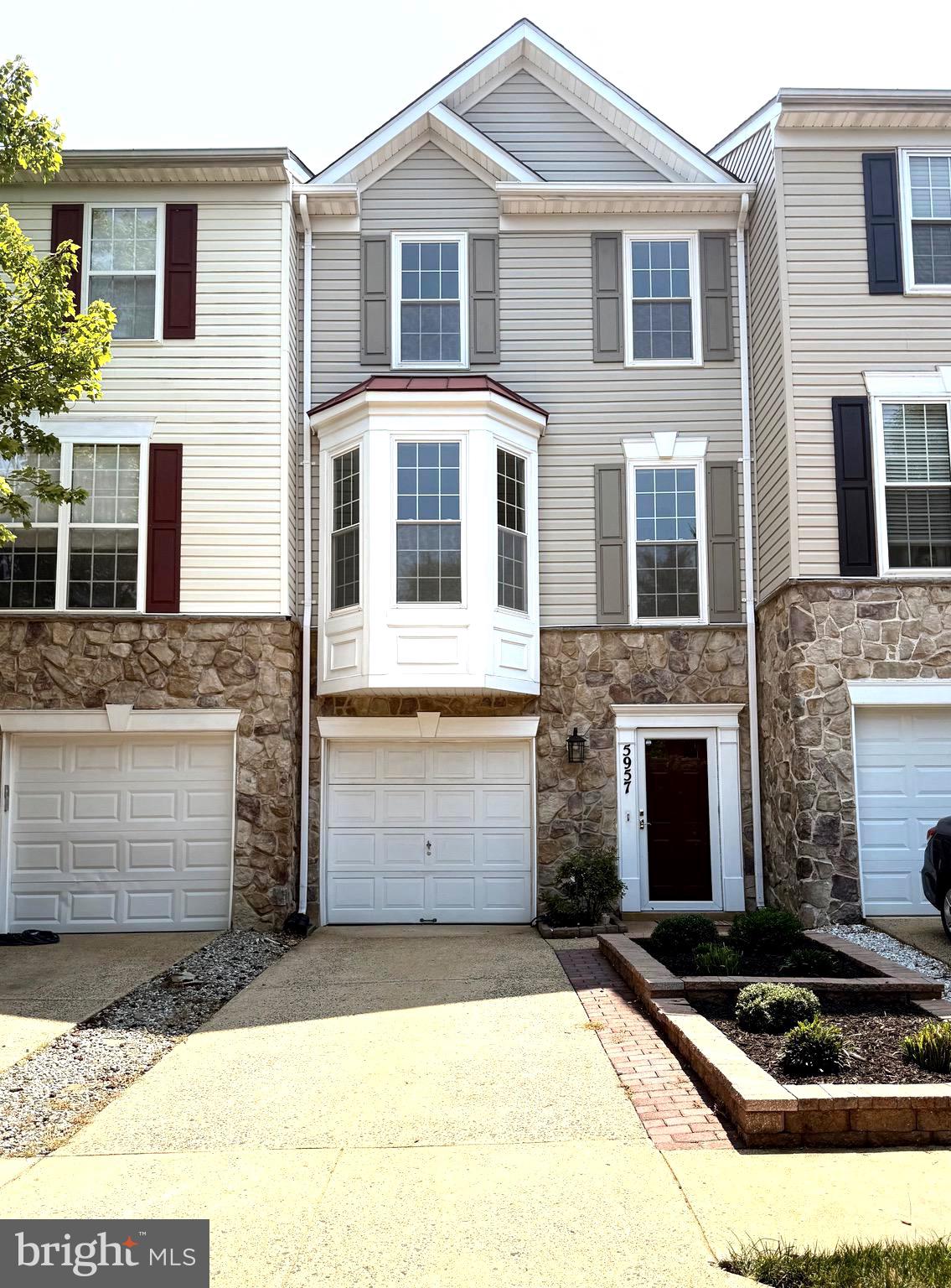5957 EARLSTON COURT