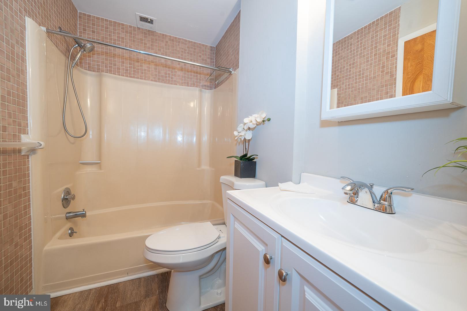 HICKORY HILL - Residential