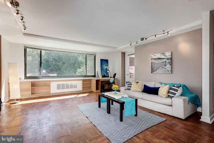 RIVER PLACE - Residential