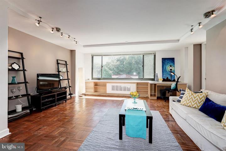 RIVER PLACE - Residential