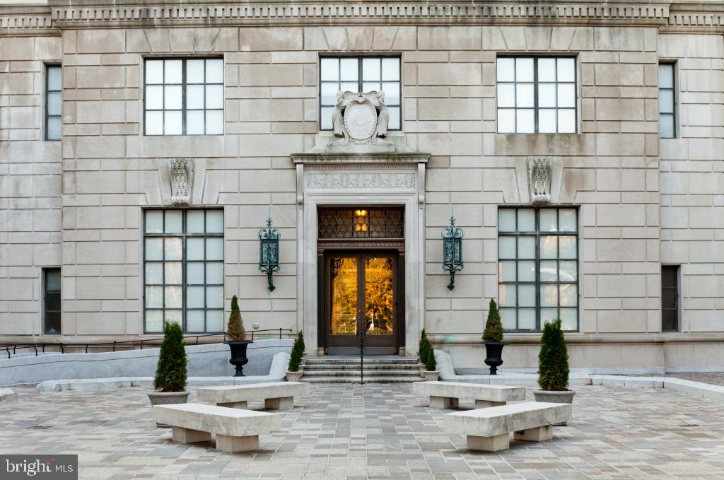 ART MUSEUM AREA - Residential Lease