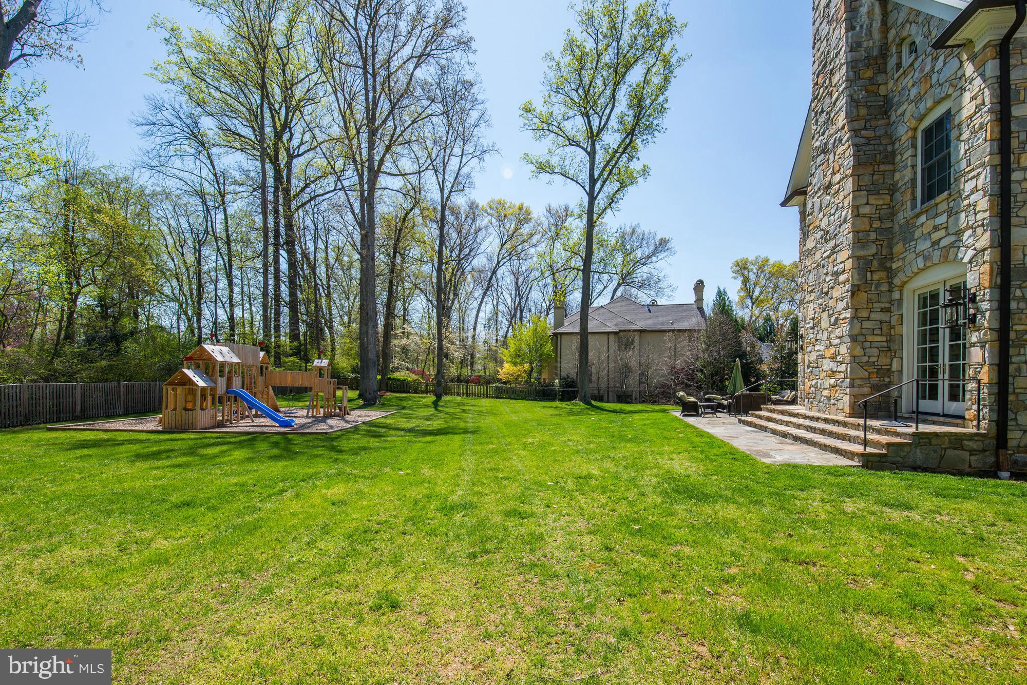 BRADLEY HILLS GROVE - Residential