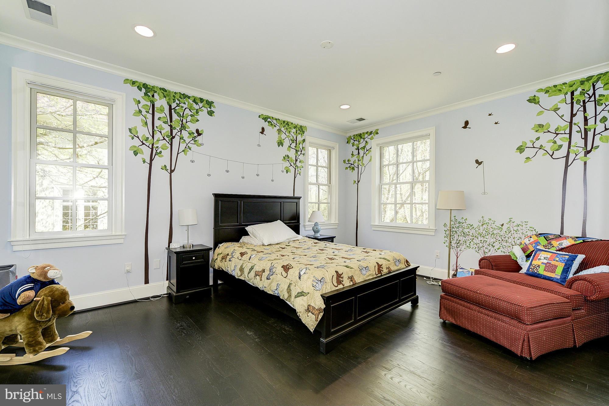 BRADLEY HILLS GROVE - Residential