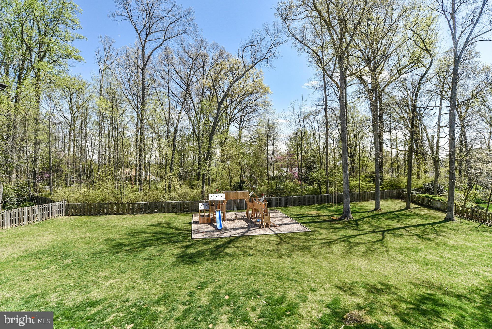 BRADLEY HILLS GROVE - Residential