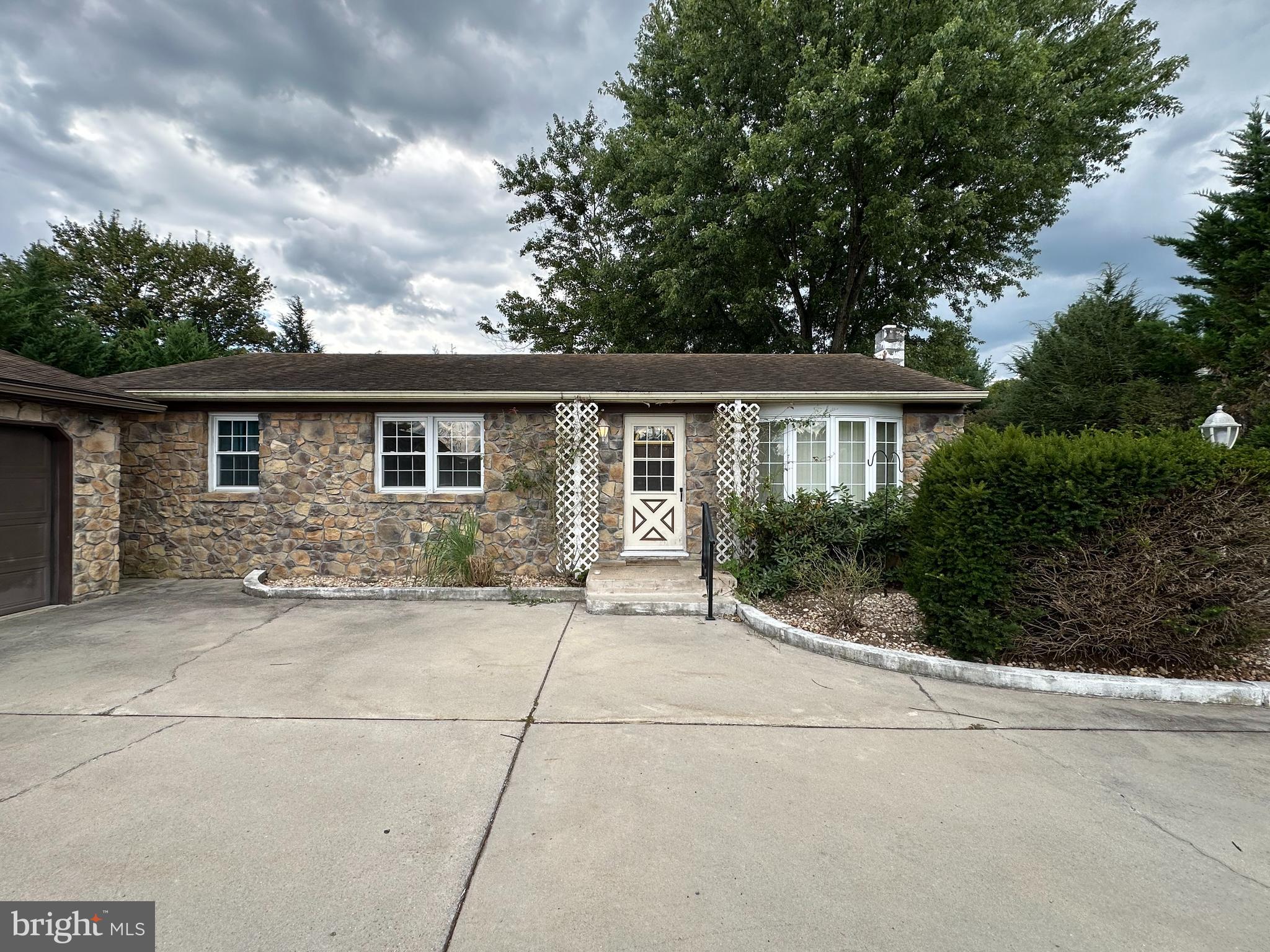 4080 DIXIE AVENUE 4080