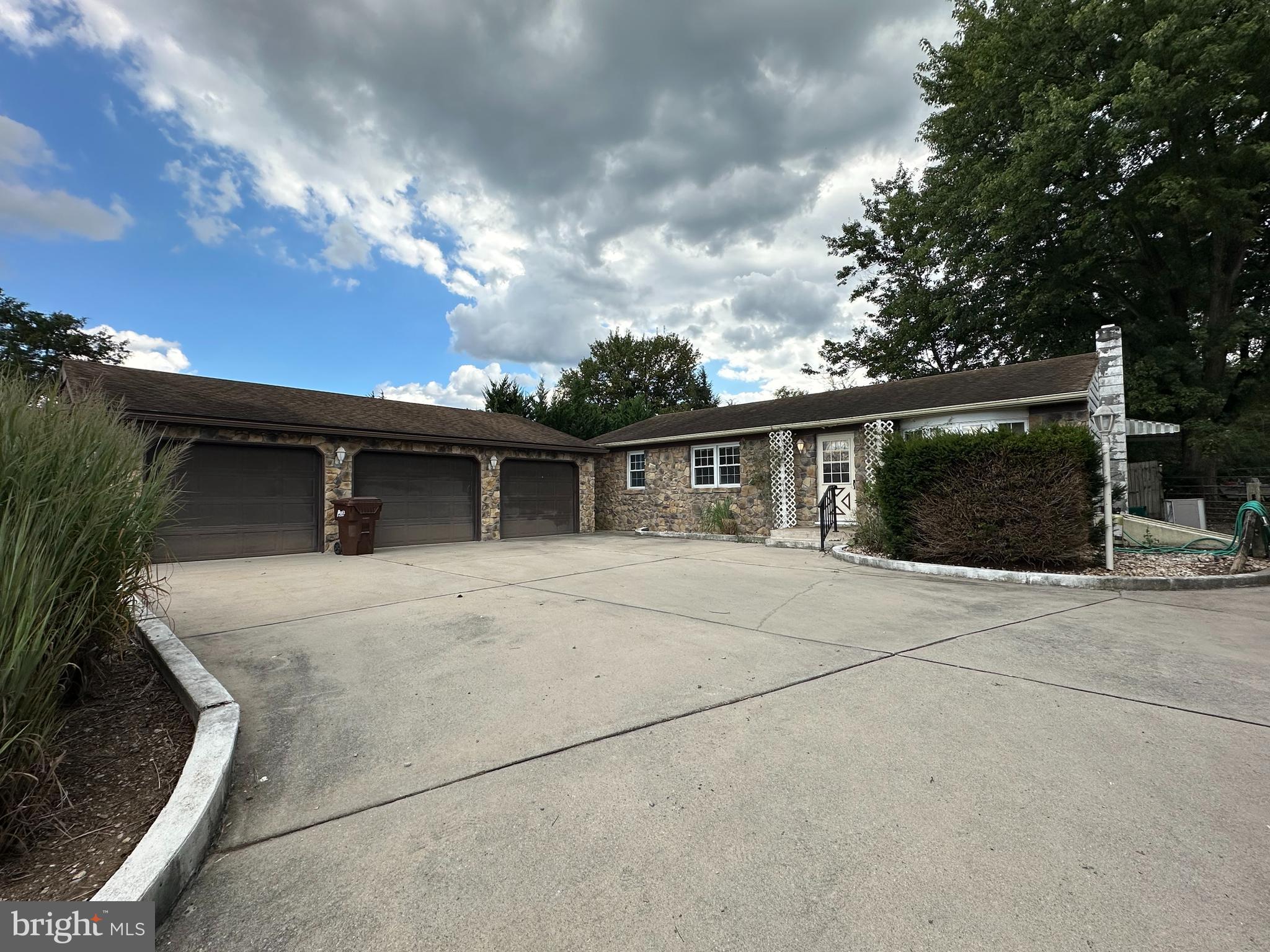 4080 DIXIE AVENUE 4080