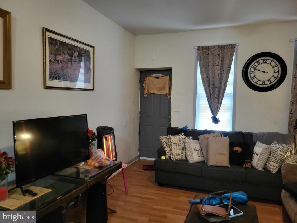 listing image 0