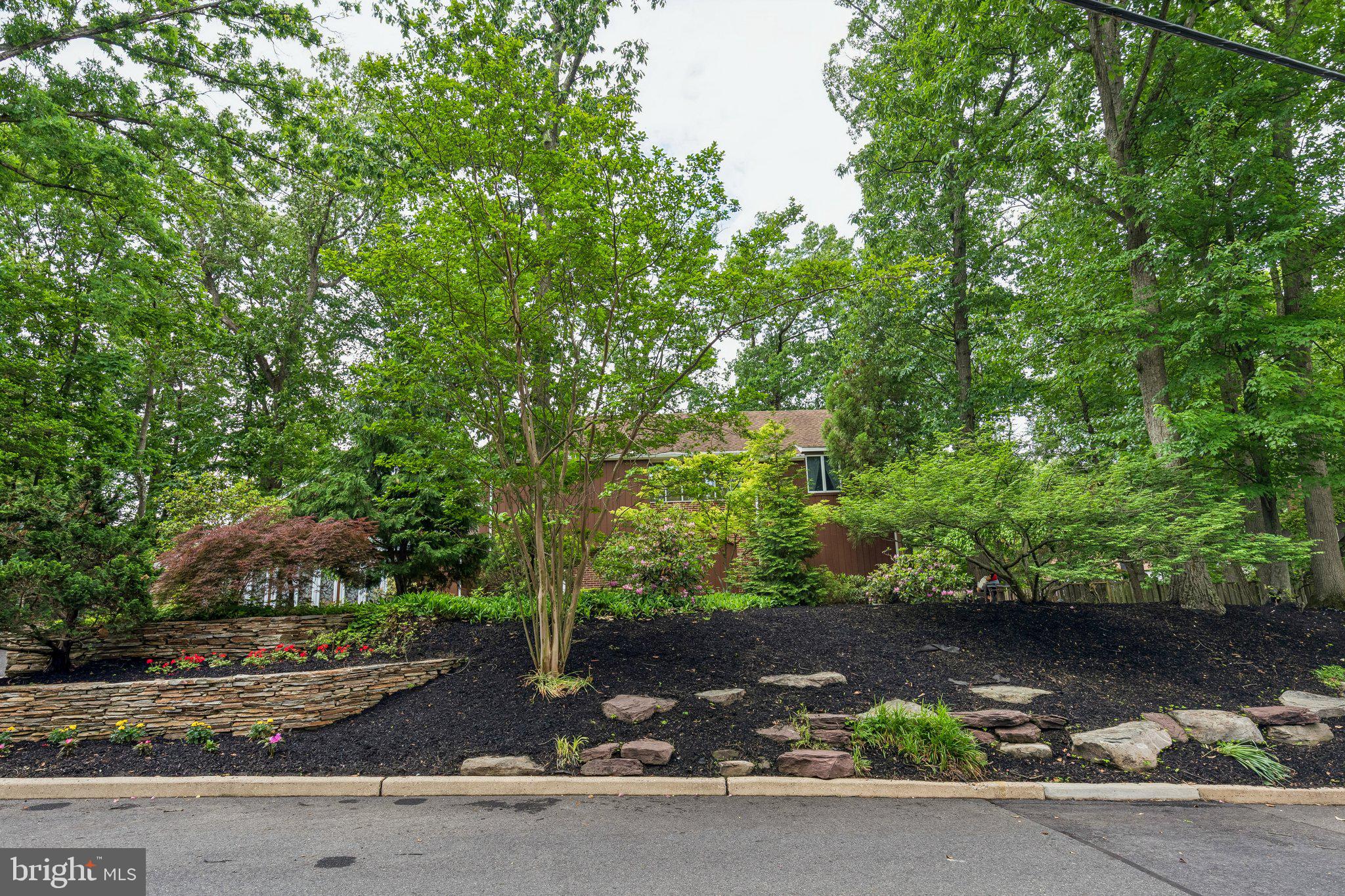 102 N BOX HILL DRIVE