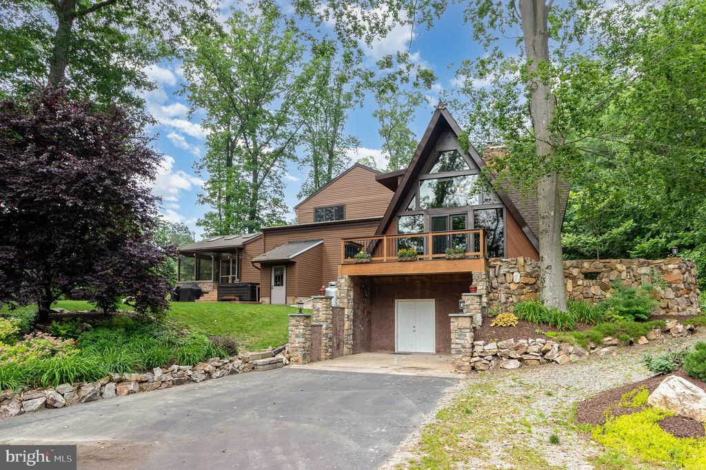 Photo of 310 Indian Head Road, COLUMBIA, PA 17512 (MLS # PALA2071000)