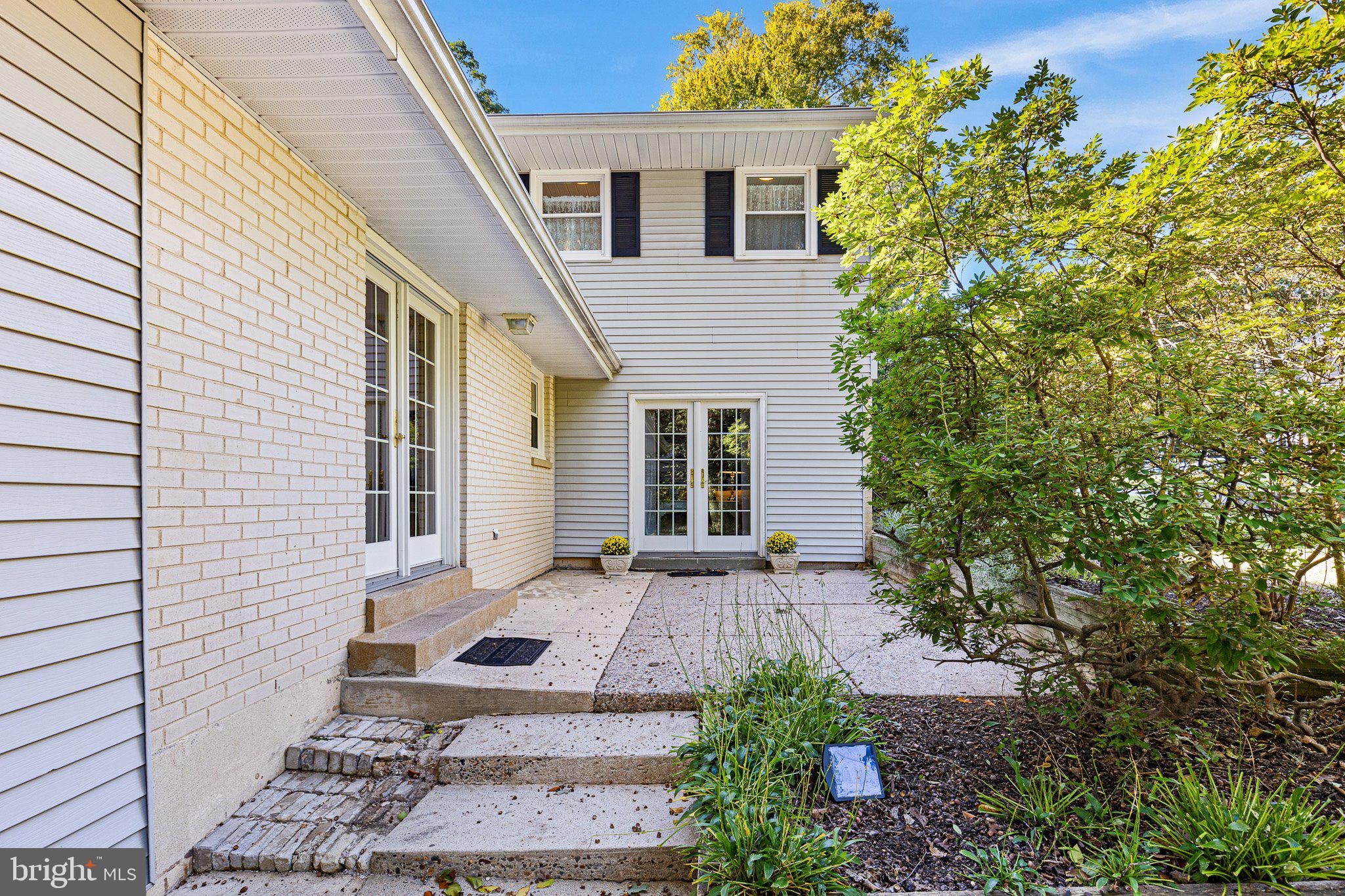 4 N CLIFFE DRIVE