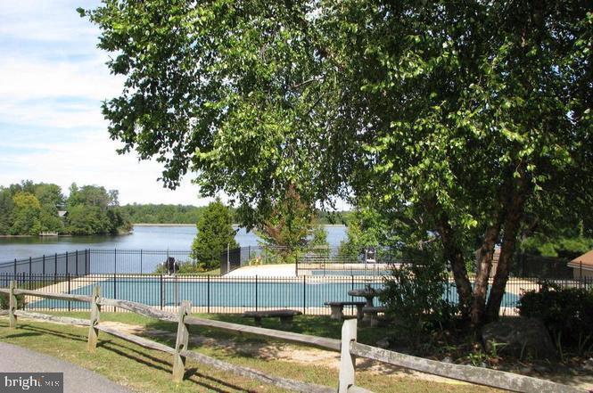 LAKE LAND OR - Residential