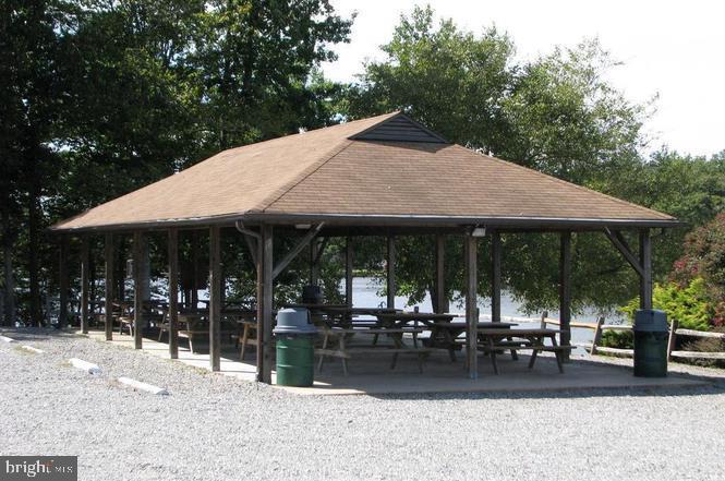 LAKE LAND OR - Residential