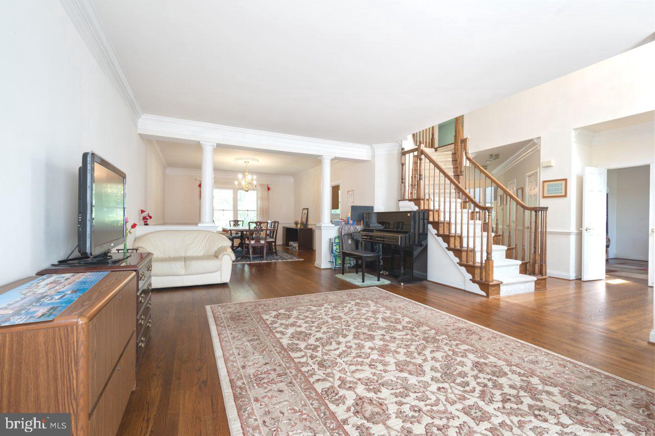 PT ROCKVILLE OUT RES 3 - Residential