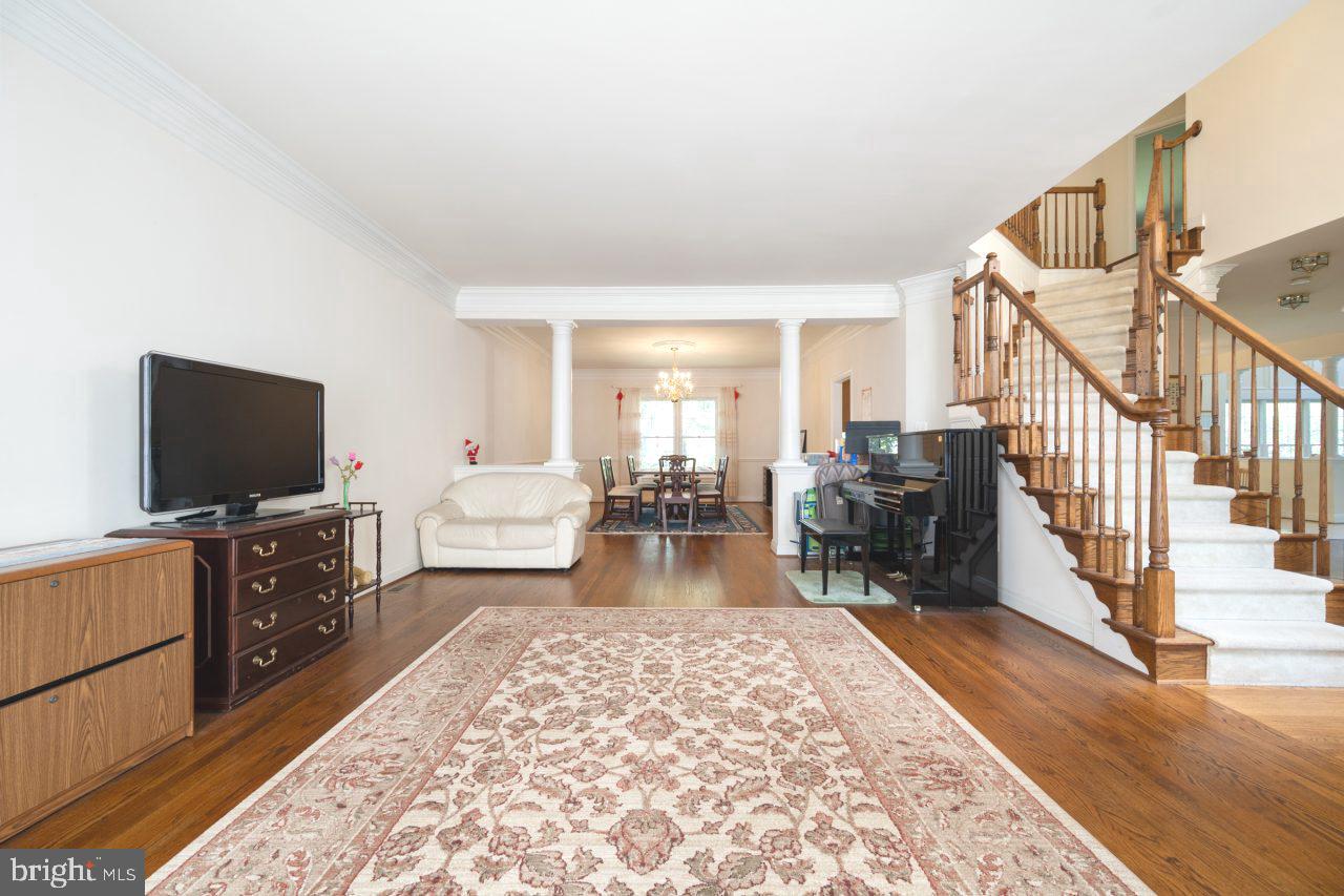 PT ROCKVILLE OUT RES 3 - Residential