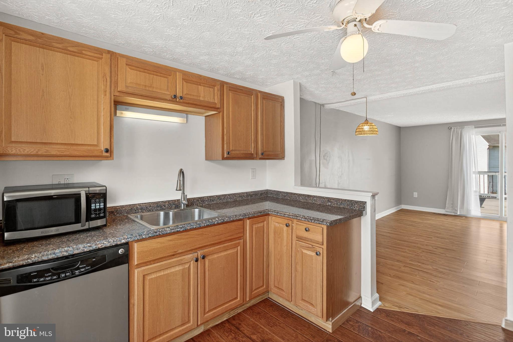 CARROLLWOOD MANOR - Residential