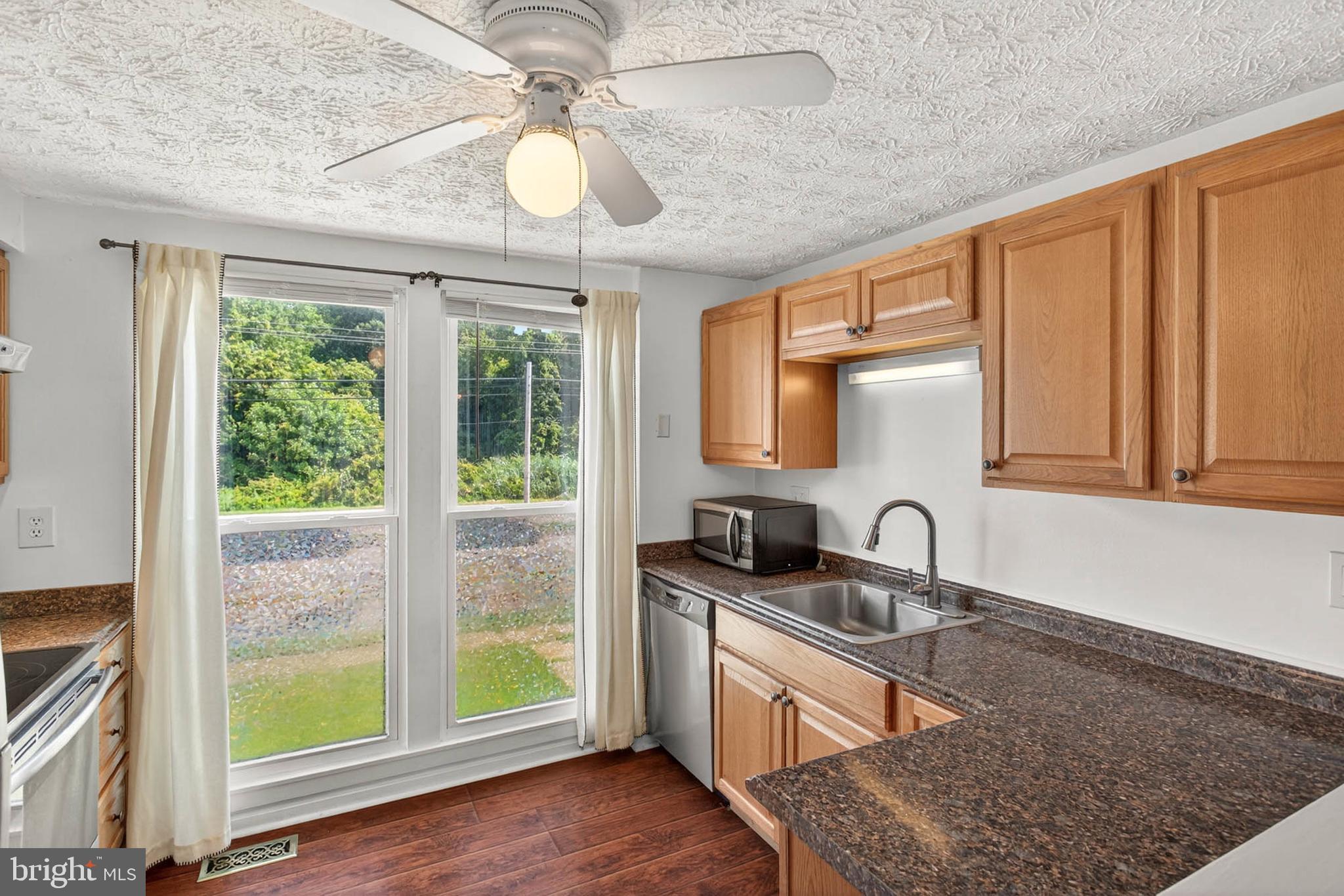 CARROLLWOOD MANOR - Residential