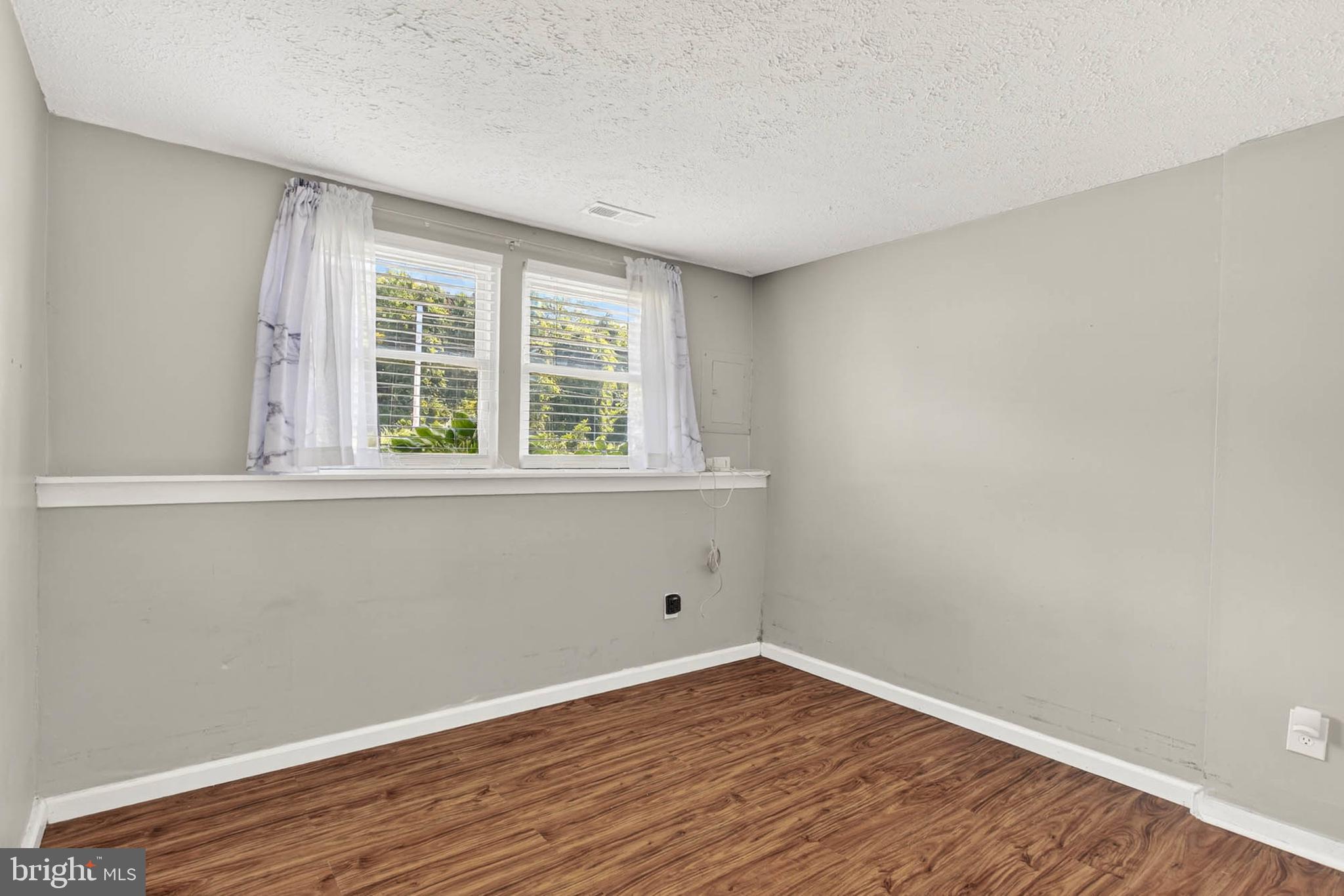 CARROLLWOOD MANOR - Residential