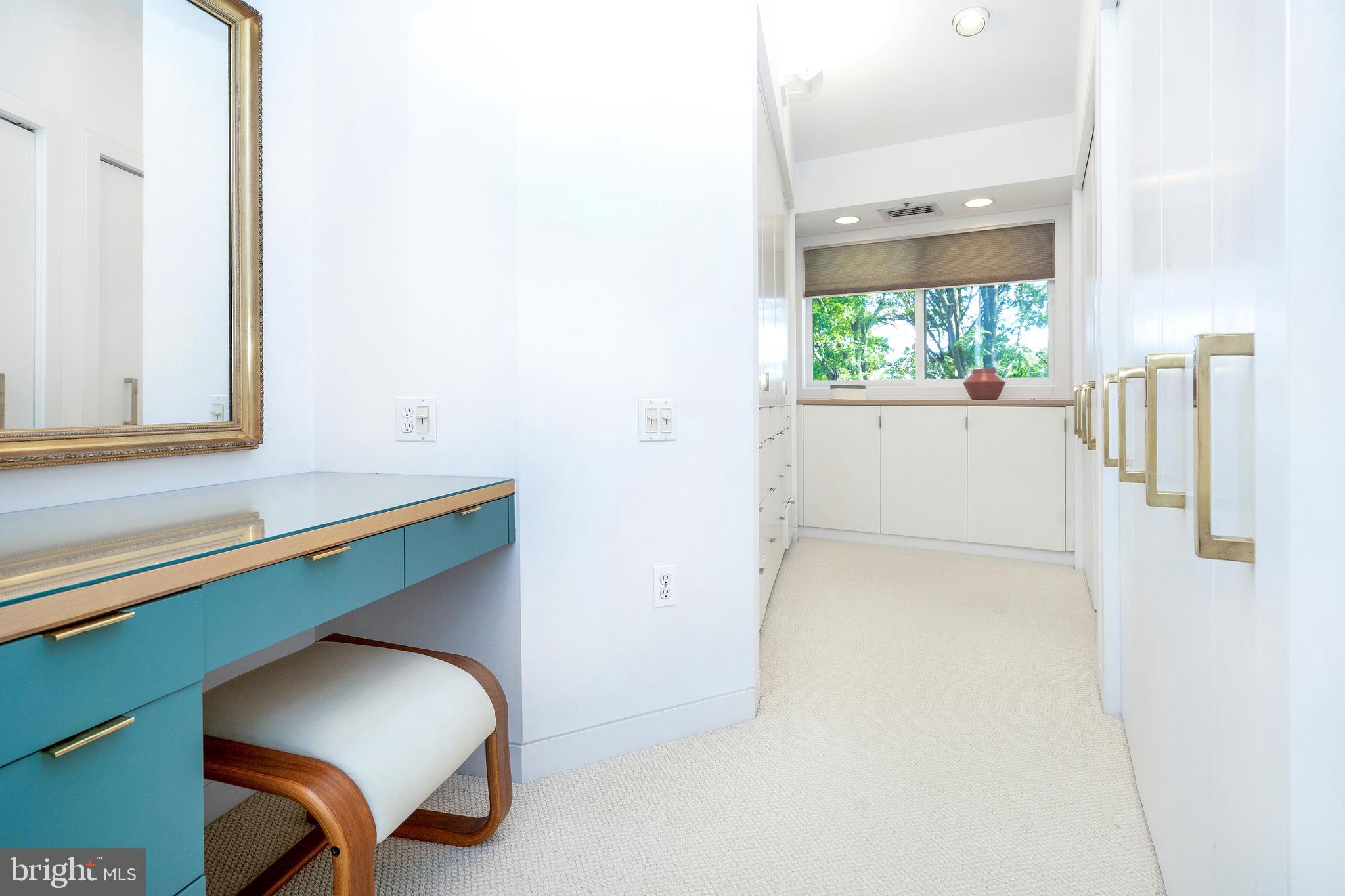 COUNTRY CLUB ESTS - Residential