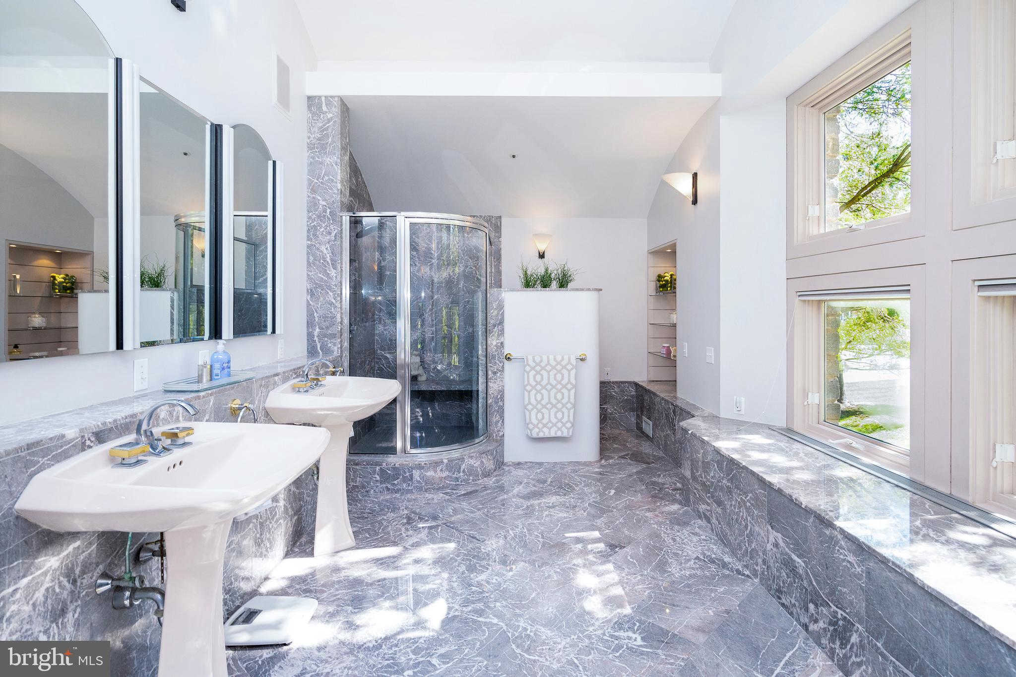 COUNTRY CLUB ESTS - Residential