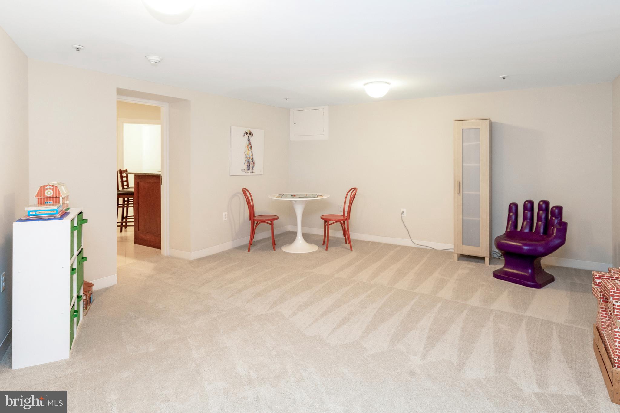 COUNTRY CLUB ESTS - Residential