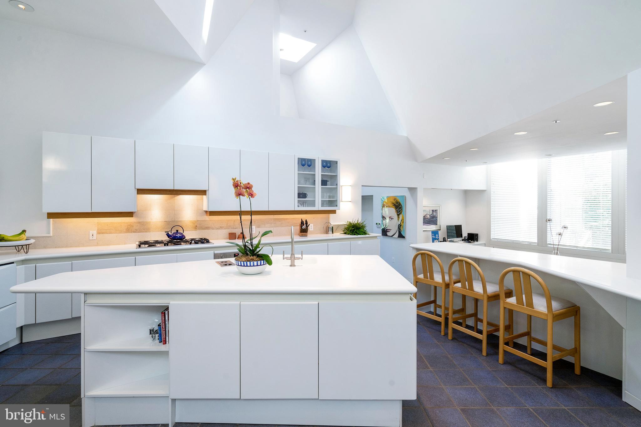 COUNTRY CLUB ESTS - Residential